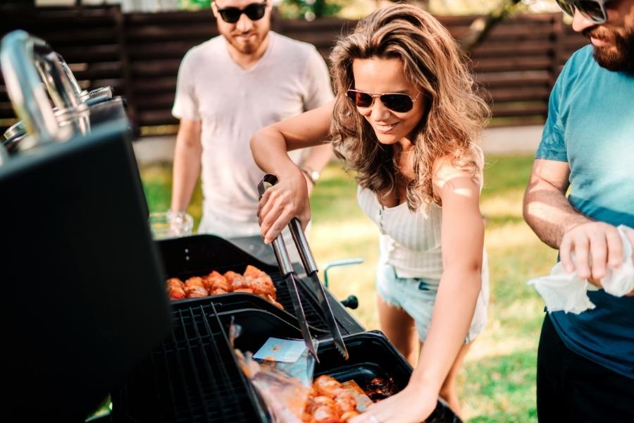 churrasco é coisa de mulher. mulheres churrasqueiras. faca feminina.